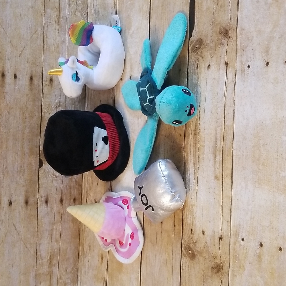 5 Bark Box Toys